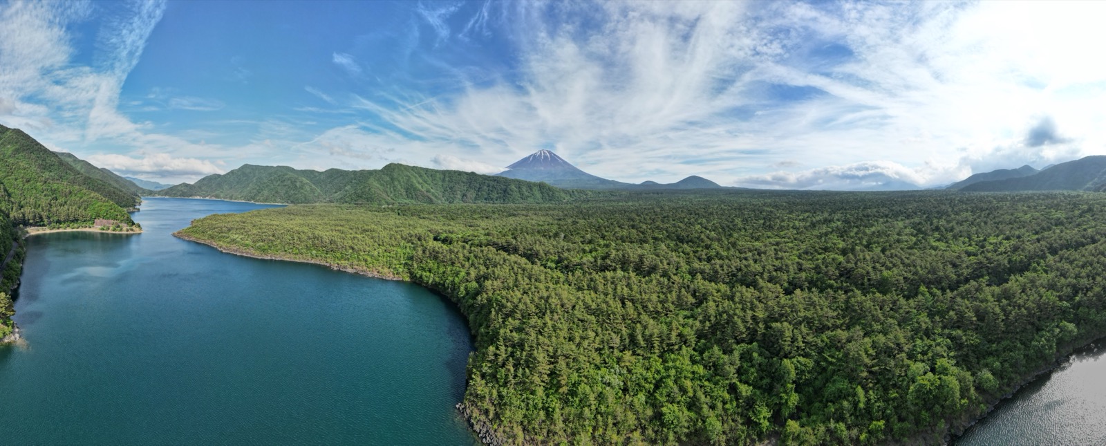 Панорама гори Фудзі (富士山) — найвища гора Японії, 3776 м, символ країни